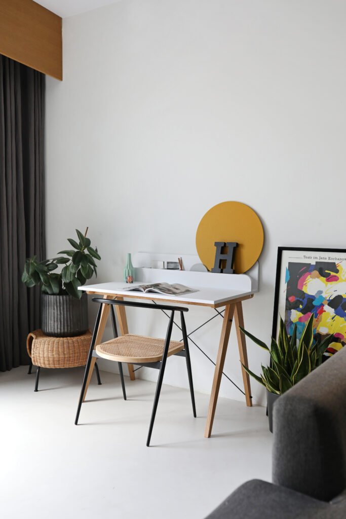 Białe biurko SLIM+ VERTICAL z pionową nadstawką