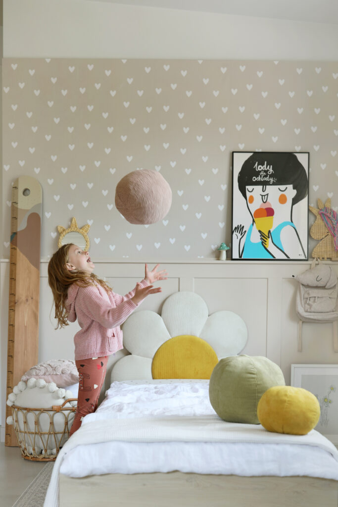 Łóżko dziecięce STOKROTKA DAISY LEGS TEXTI