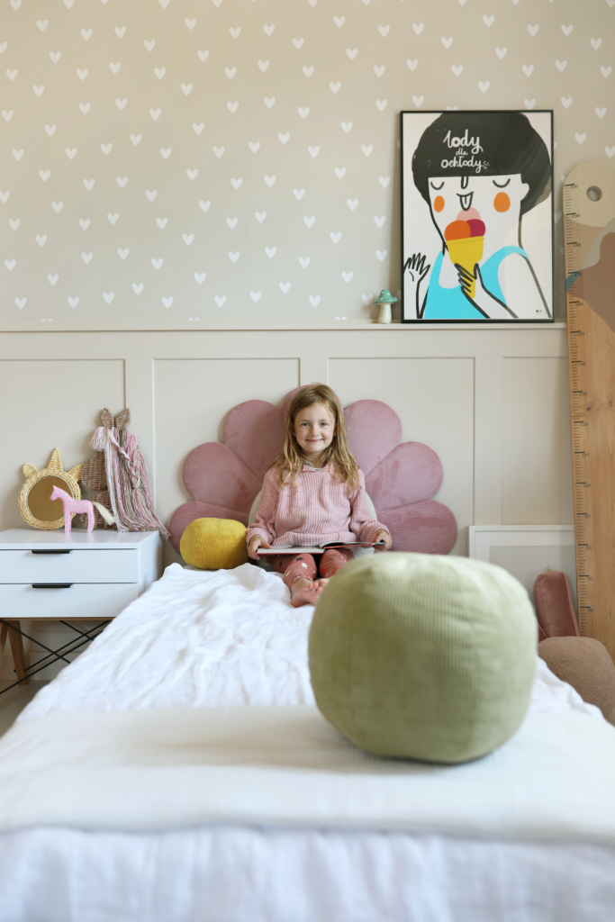 Łóżko dziecięce STOKROTKA DAISY LEGS TEXTI