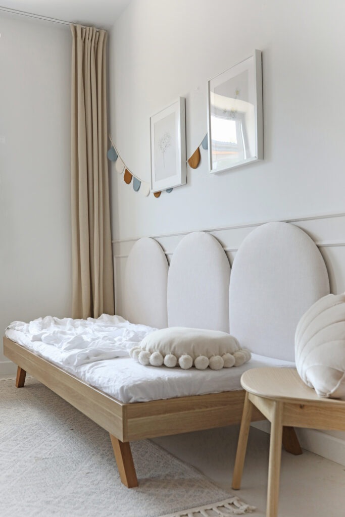 Łóżko z panelami ściennymi SOFA LEGS BASIC