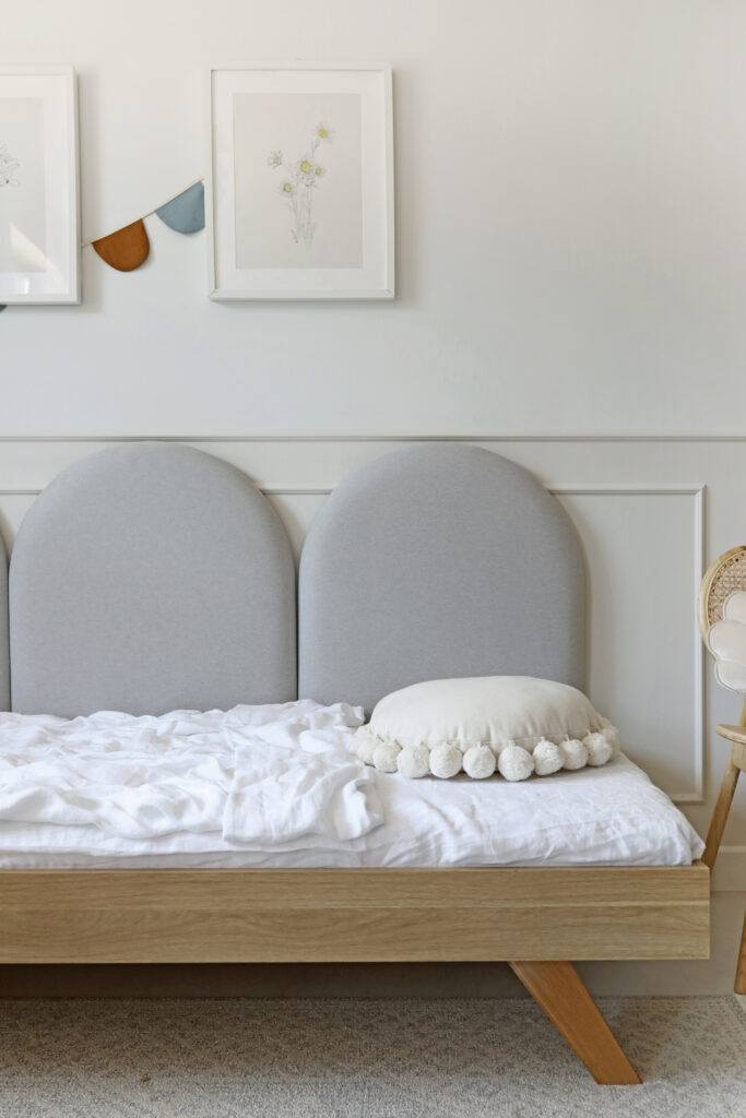 Łóżko z panelami ściennymi SOFA LEGS BASIC