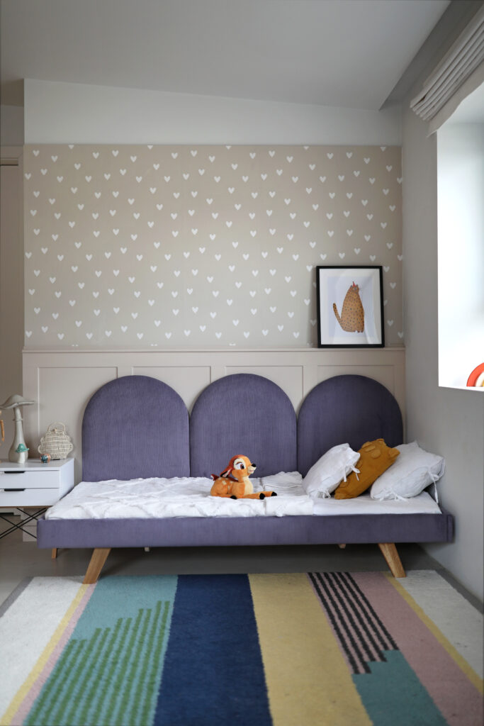 Łóżko z panelami ściennymi SOFA LEGS TEXTI