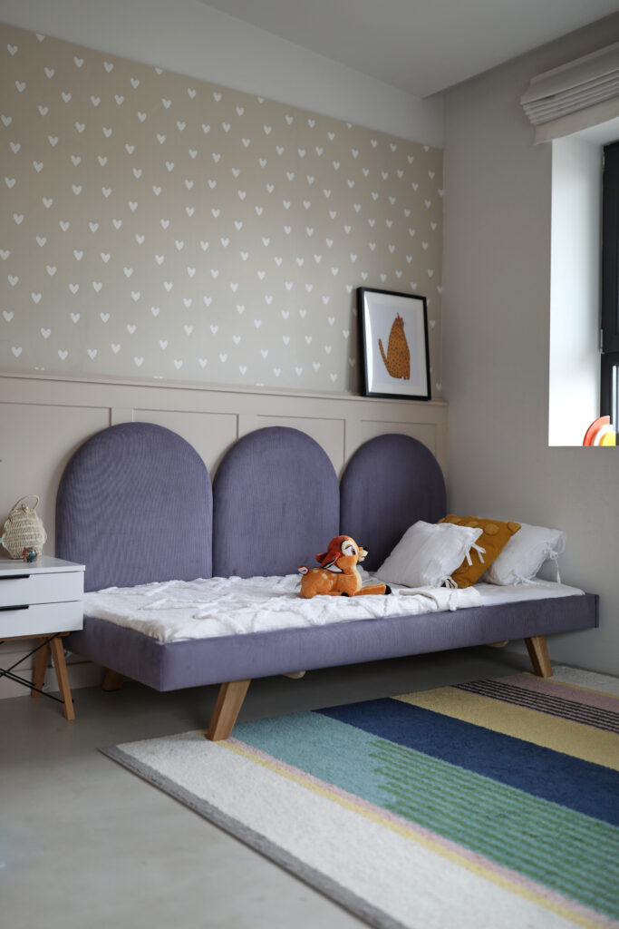 Łóżko z panelami ściennymi SOFA LEGS TEXTI