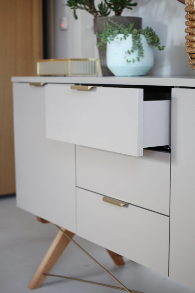 Bufet komoda BASIC