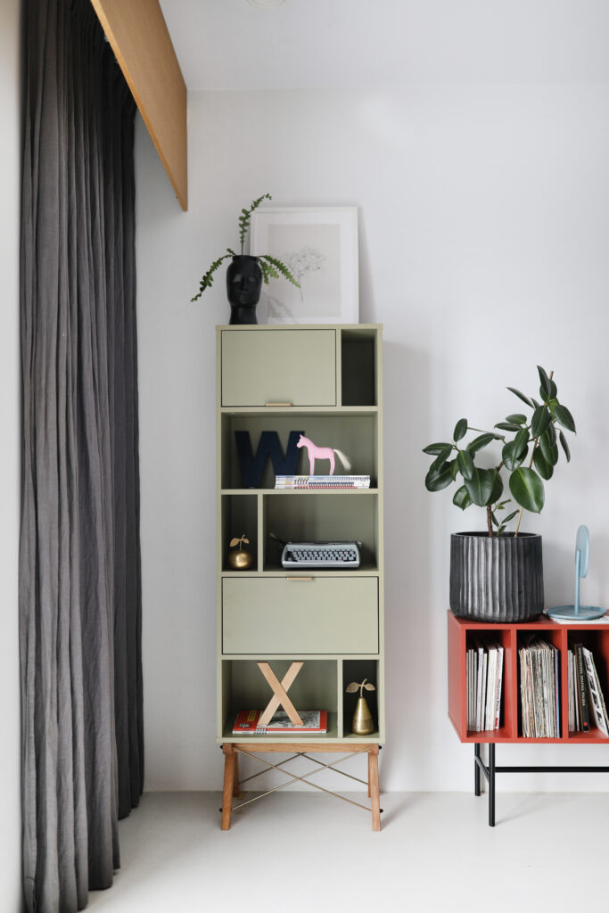 Wąski regał TALL POCKET SLIM