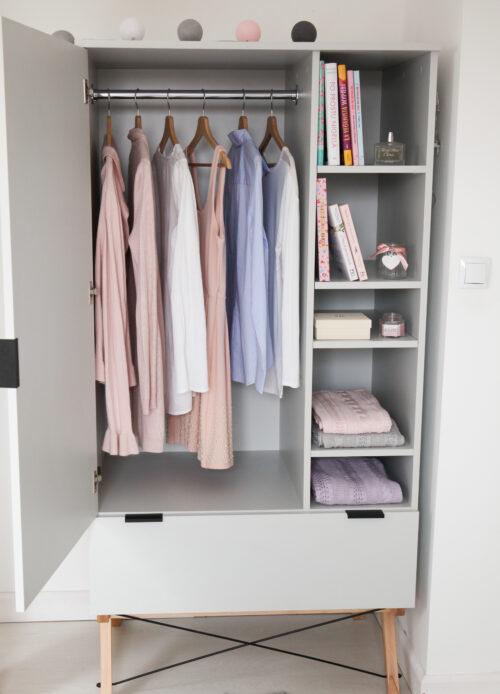 Drewniana szafa BASIC MINI