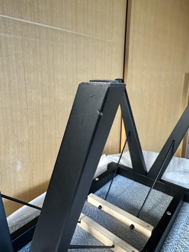 Błękitna ławka COMFY na czarnych nogach OD RĘKI